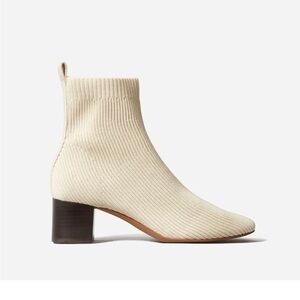 Everlane The Glove Boots in Bone 7.5 Women’s Knit Ankle Bootie